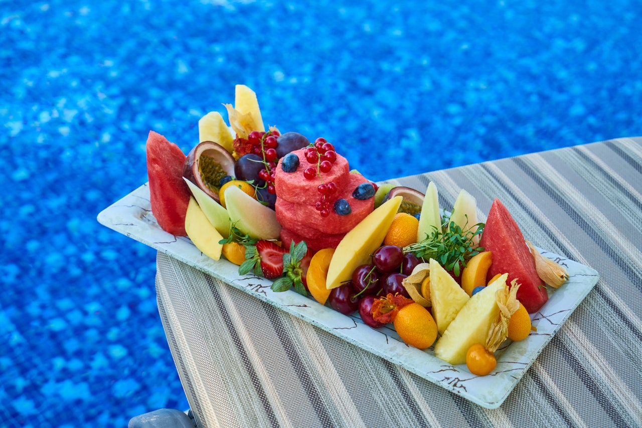 Active8me 10 Simple Ways to Have a Healthy Vacation Fruit platter